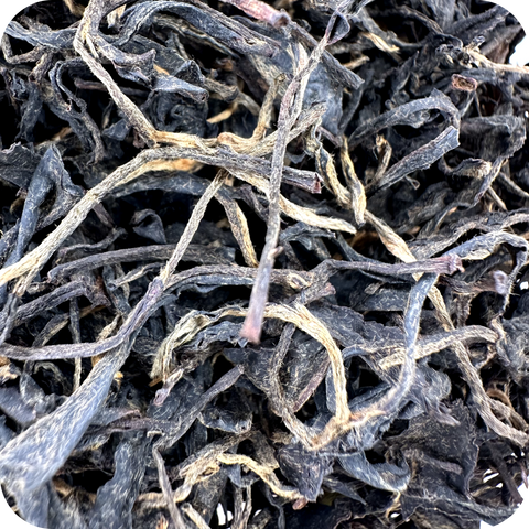 KVAMLI RKALI DILA — vine-smoked Georgian red tea leaves, close-up detail